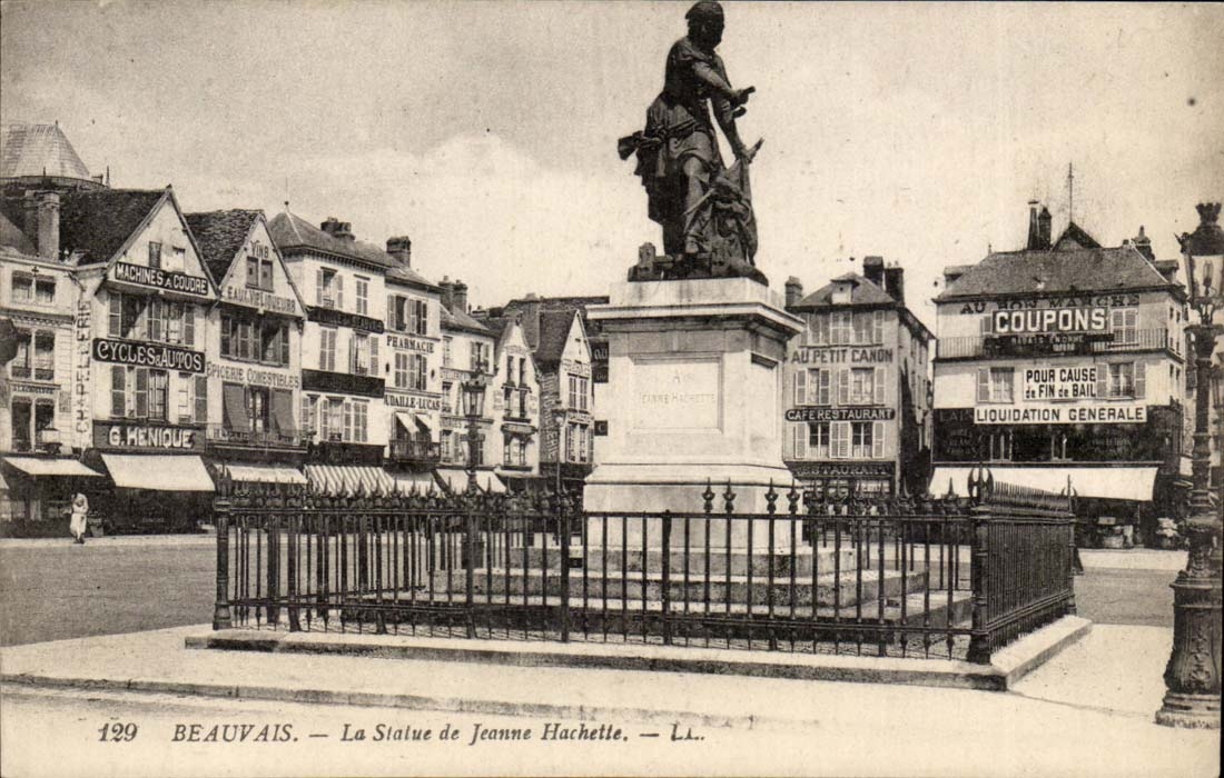 Beauvais — La Statue de Jeanne Hachette — LL.