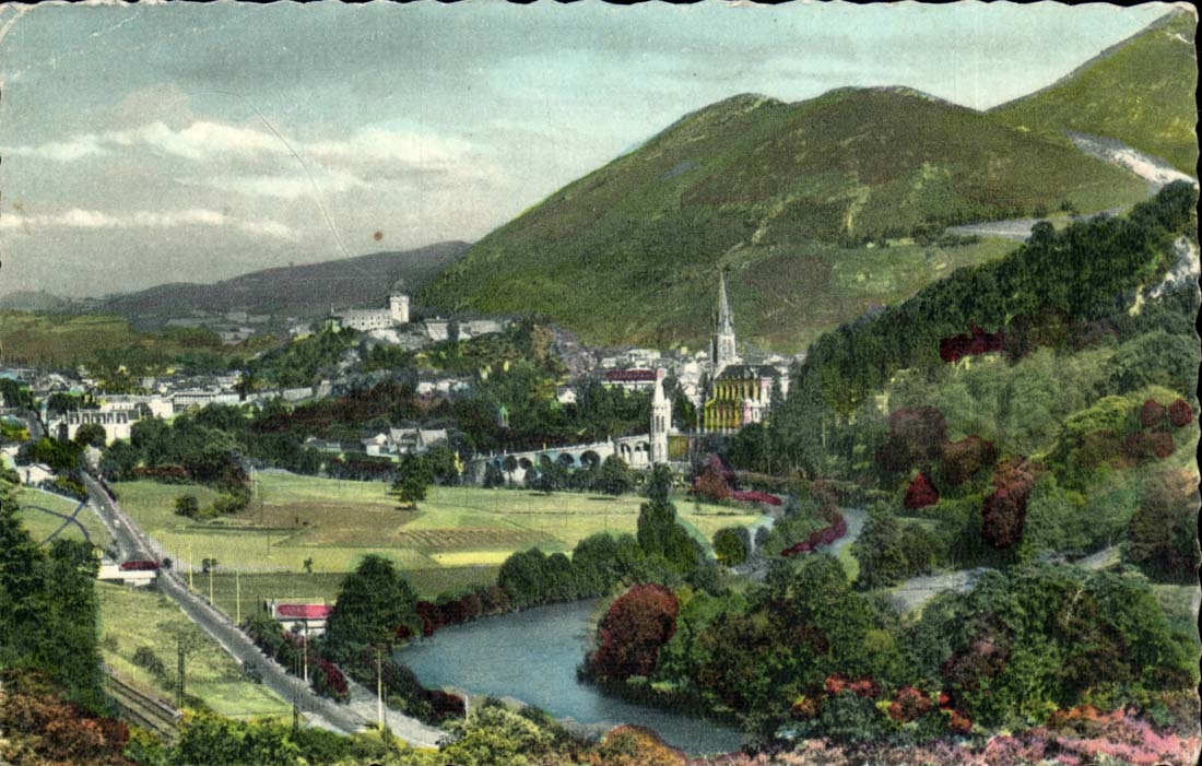 Lourdes — Vue générale — Éditions Mairéennes - Pau, n°83