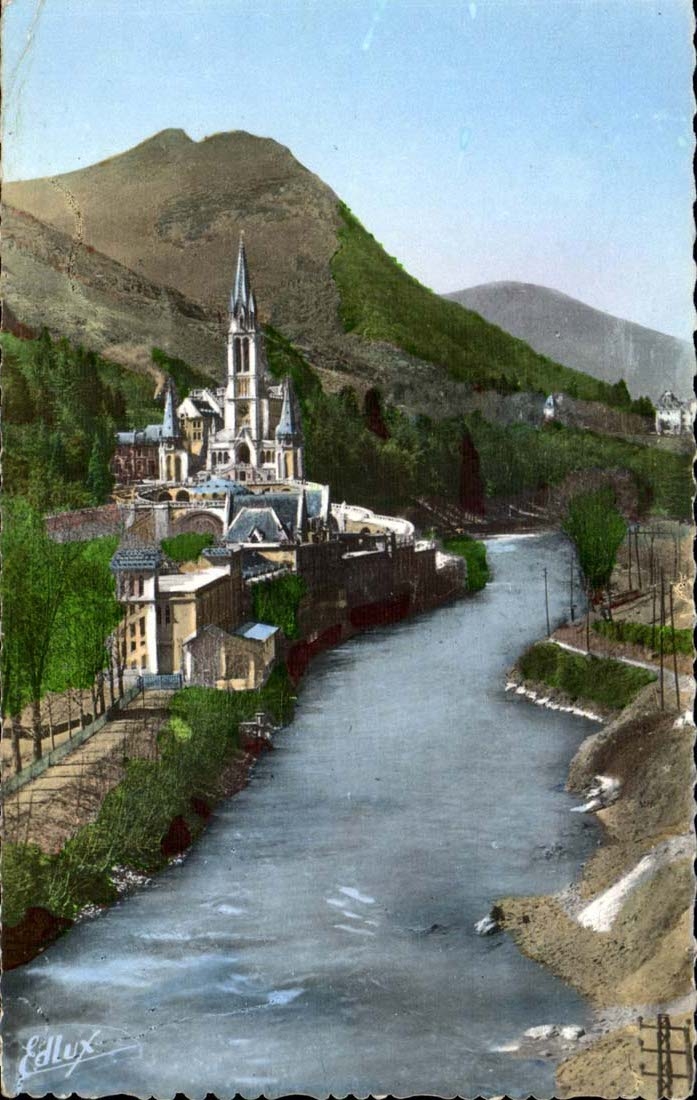 Lourdes CPM La basilique et le Gave