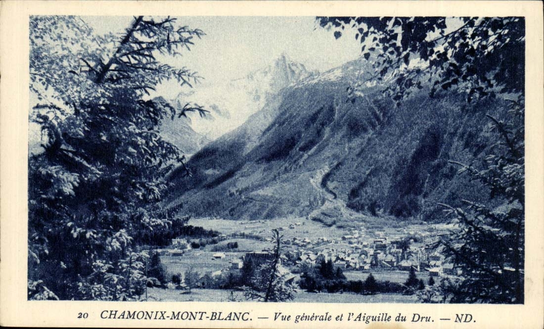 Chamonix Mont Blanc CPA Vue generale et l'aiguille du Dru