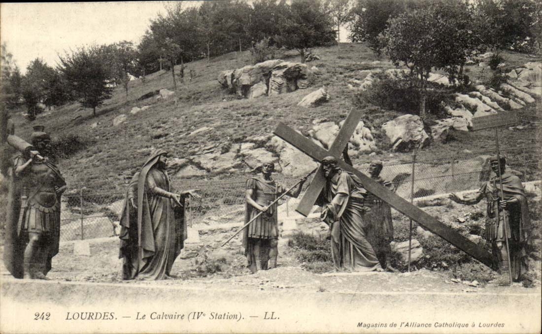 Lourdes CPA Le calvaire (4eme station)