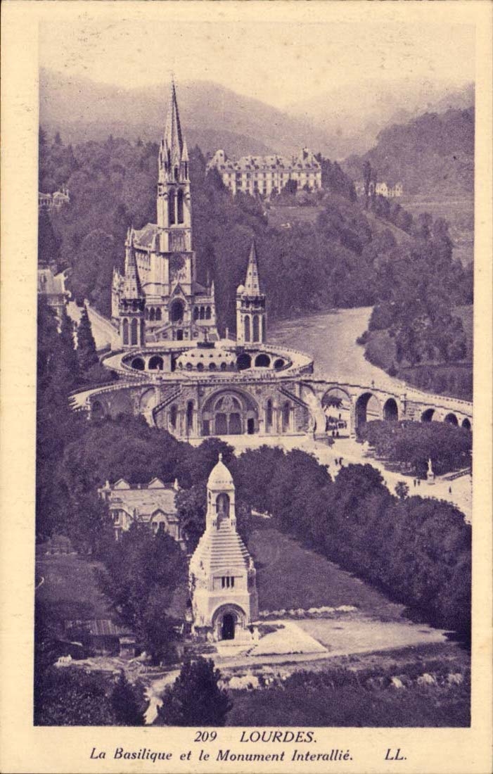 Lourdes CPA La basilique et le monument interallie