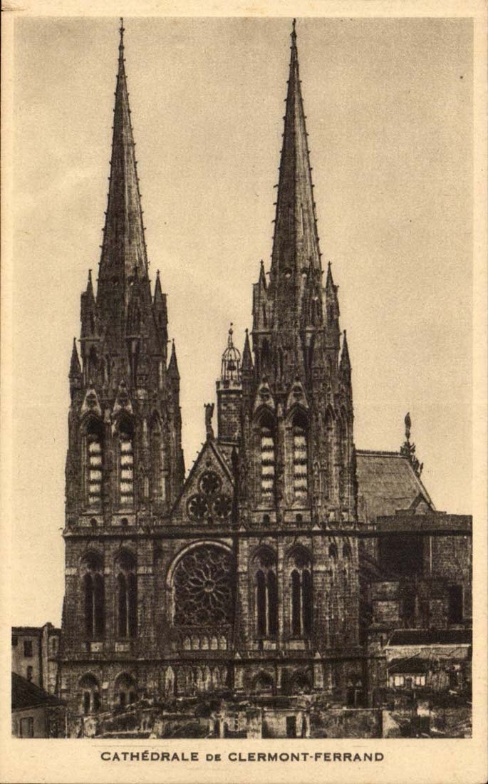 Cathédrale de Clermont-Ferrand — vue de face avec ses deux flèches — éditeur non identifié