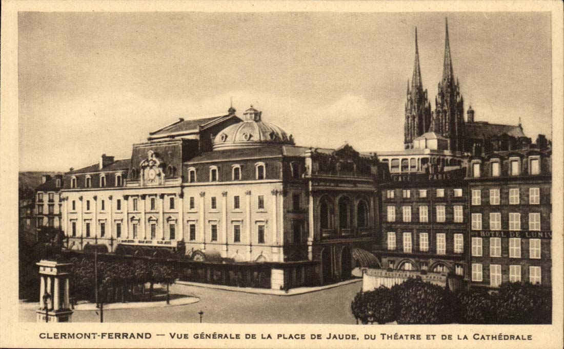 Clermont Ferrand CPA Vue generale de la place de Jaude du theatre et de la cathedrale