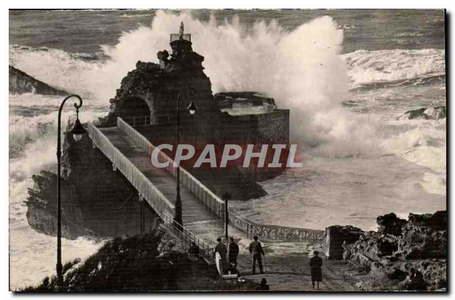 Biarritz CPM Le rocher de la vierge vu par tempete