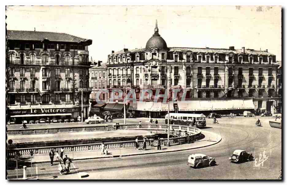 Toulouse CPA La ville rose Les hotels devant la gare Matabiau et entree de la rue Bayard (+ cachet de postier SEVReS)