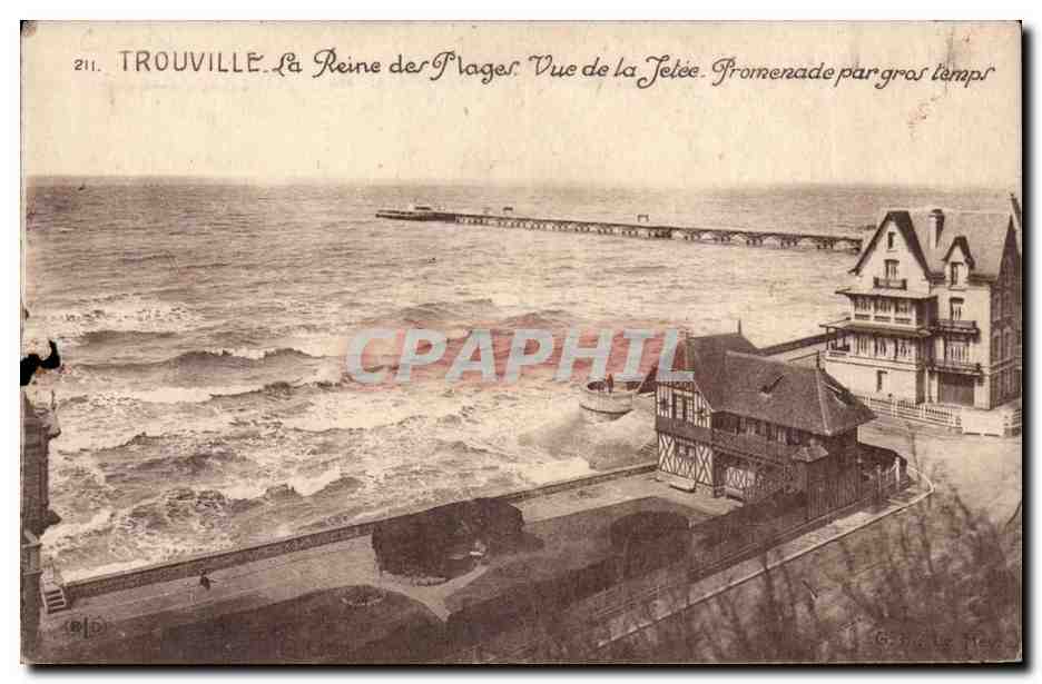 Trouville — La Reine des Plages. Vue de la Jetée. Promenade par gros temps — éditeur non visible