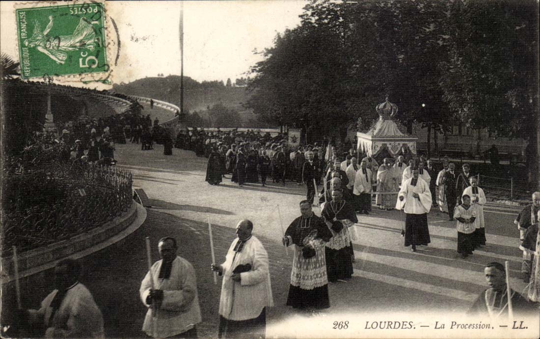 Lourdes CPA La procession