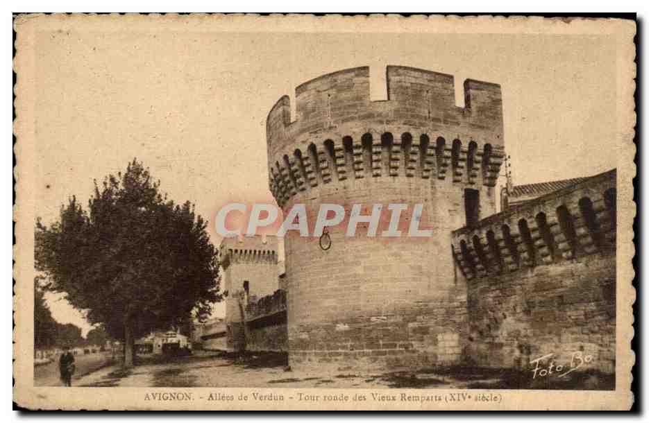 Avignon - Allées de Verdun - Tour ronde des Vieux Remparts (XIVe siècle) — Foto Bo