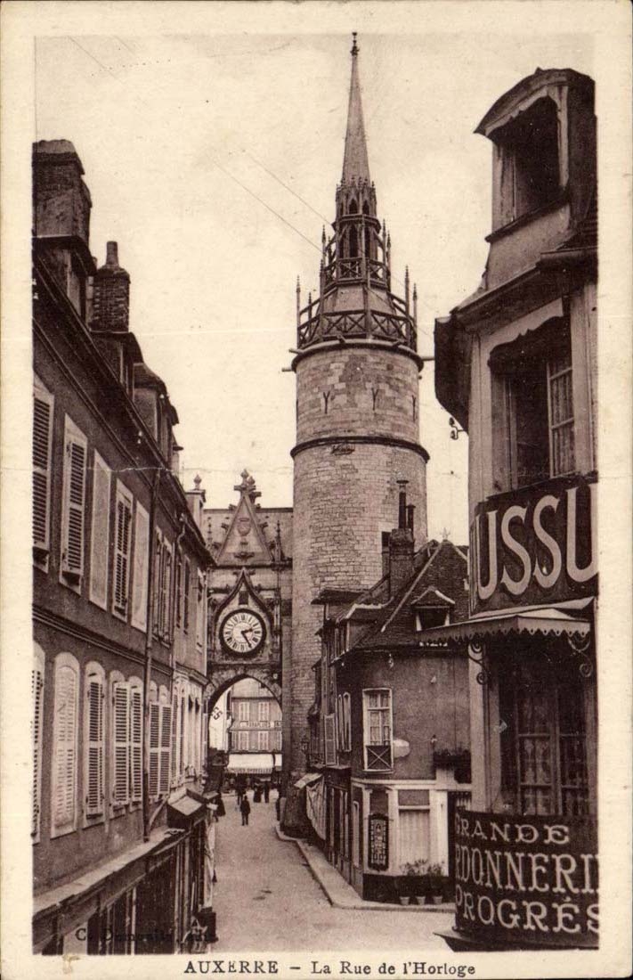 Auxerre CPA La rue de l'horloge