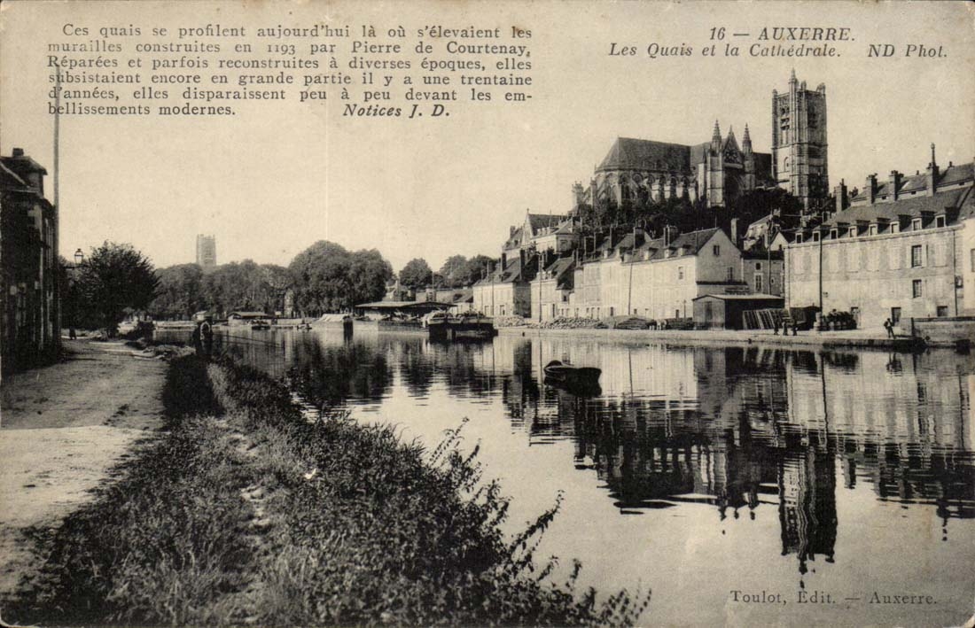 Auxerre CPA Les quais de la cathedrale