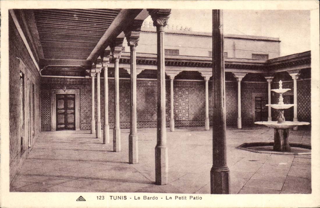 Tunisie Tunis CPA Le Bardo Le petit patio