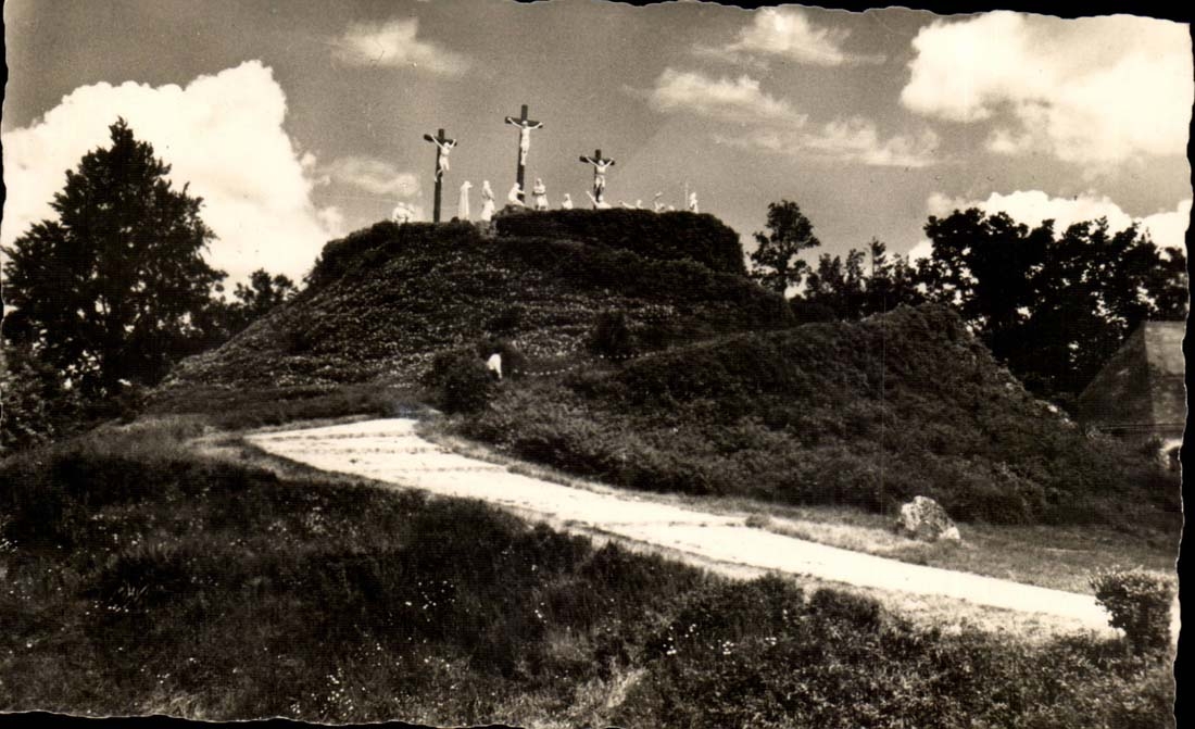 CPM Calvaire de Pont Chateau La colline et le calvaire