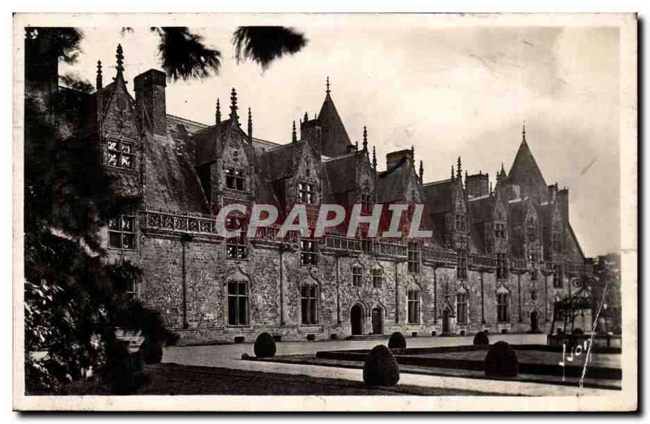 Château de Josselin — Façade intérieure donnant sur la Cour d'Honneur — Éditions d'Art, Paris