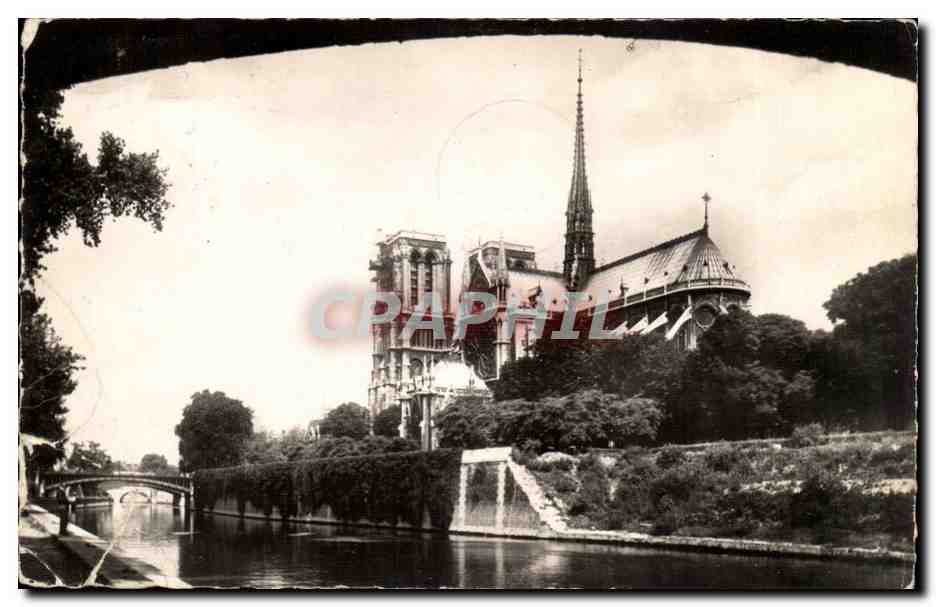 Notre-Dame de Paris — view from the canal — Éditions du Globe, n°109