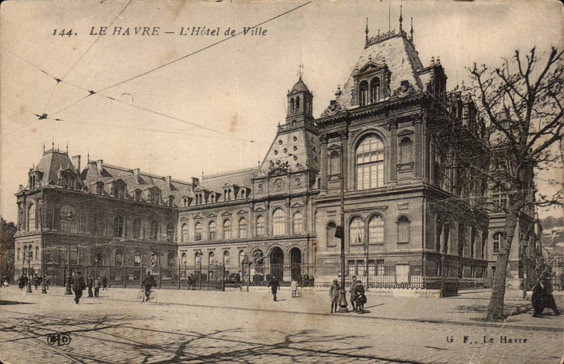 Le Havre CPA L'hotel de ville