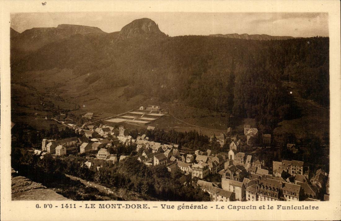 Auvergne CPA G D'O Le mont dore Vue generale Le capucin et le funiculaire