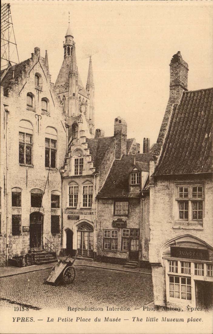 Belgique Belgie Ypres CPA Petite place du Musee 
