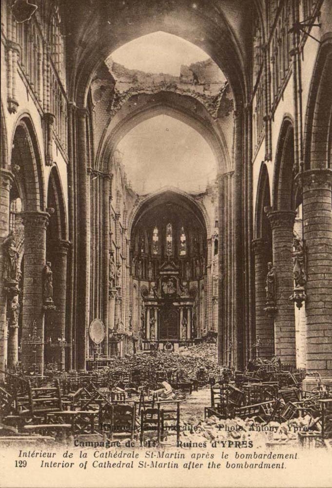 Belgique Belgie Ypres CPA Ruines de la cathedrale St Martin apres le bombardement