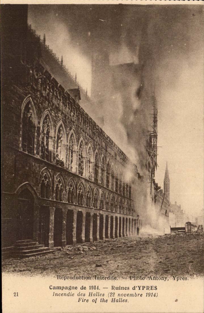 Belgique Belgie Ypres CPA Ruines incendie des halles (22 novembre 1914)