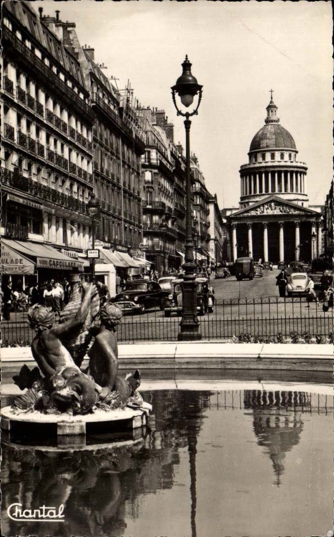 Paris CPA Le pantheon et la rue Soufflot