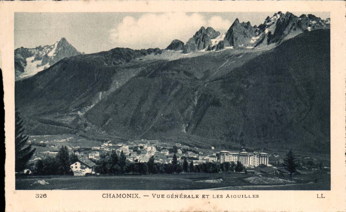 Chamonix CPA Vue generale et les Aiguilles