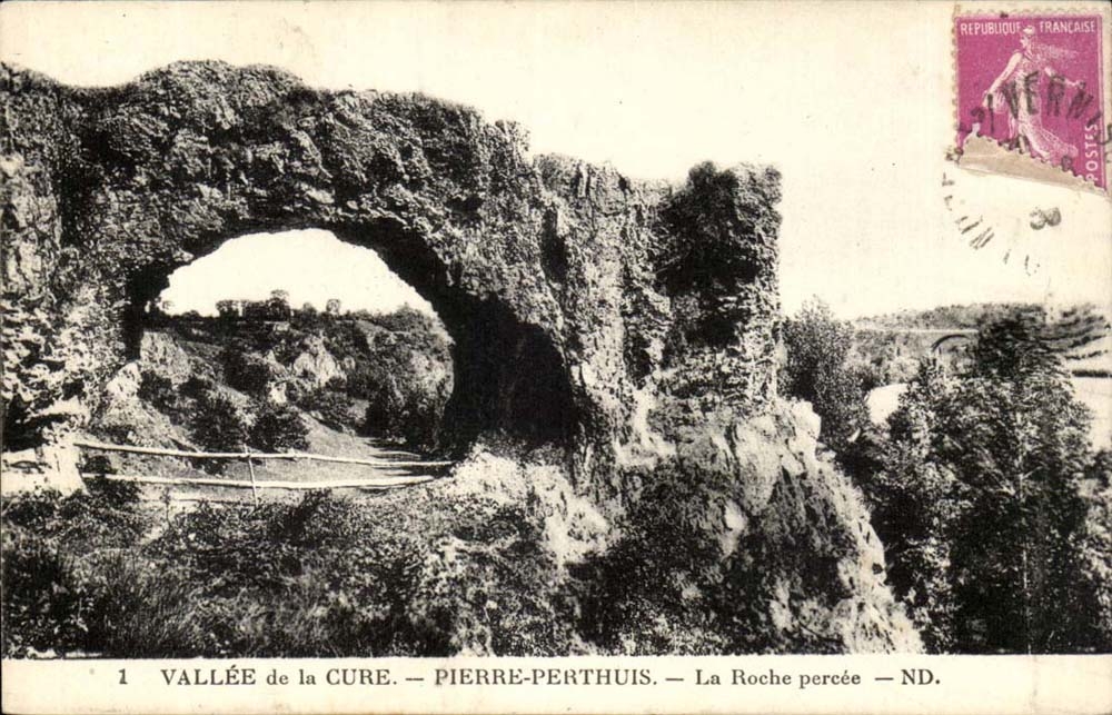 VAllee de al Cure CPA Pierre Perthuis la roche percee