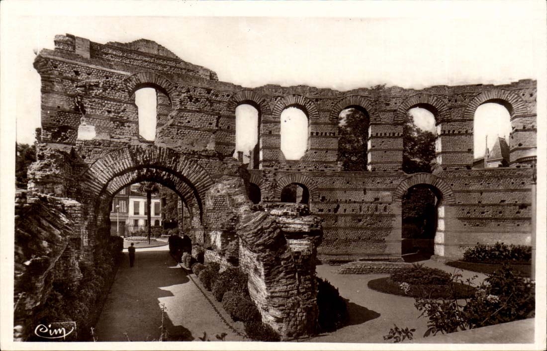 Bordeaux CPA Les ruines romaines du palais Galien