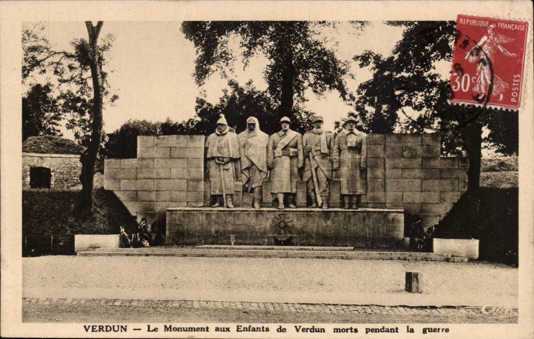 Verdun — Le Monument aux Enfants de Verdun morts pendant la guerre — Éditeur Cima