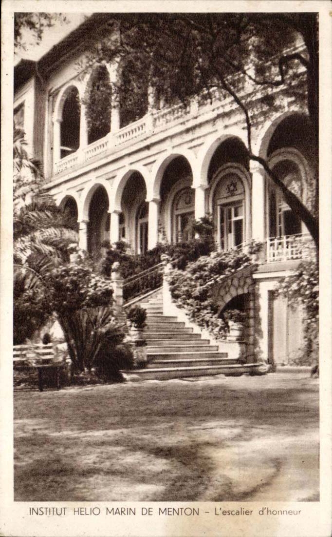 CPA Institut Helio Marin de menton l'escalier d'honneur