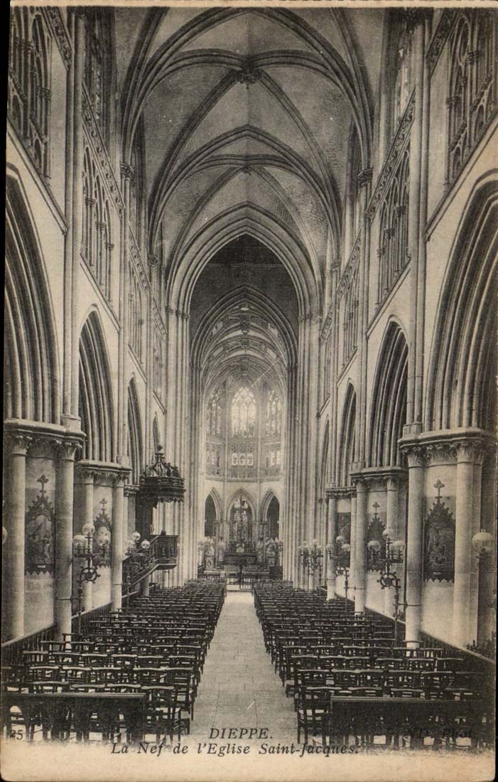 Dieppe CPA La nef de l'eglise Saint Jacques