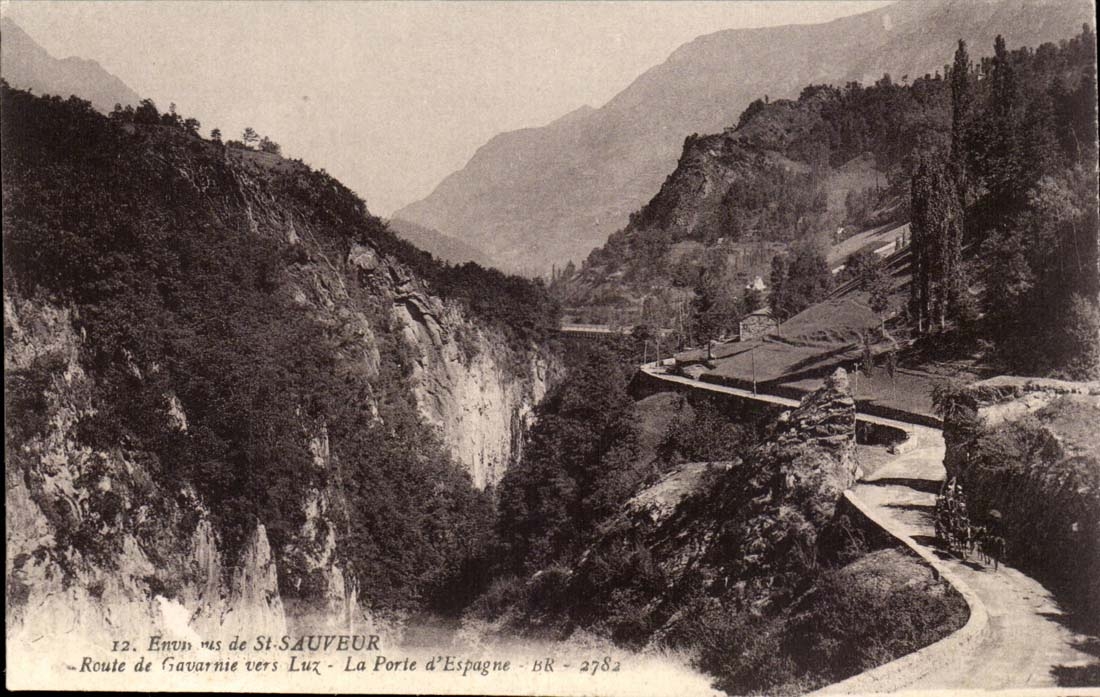 Environs de Saint Sauveur CPA La porte d'Espagne (spain espana)