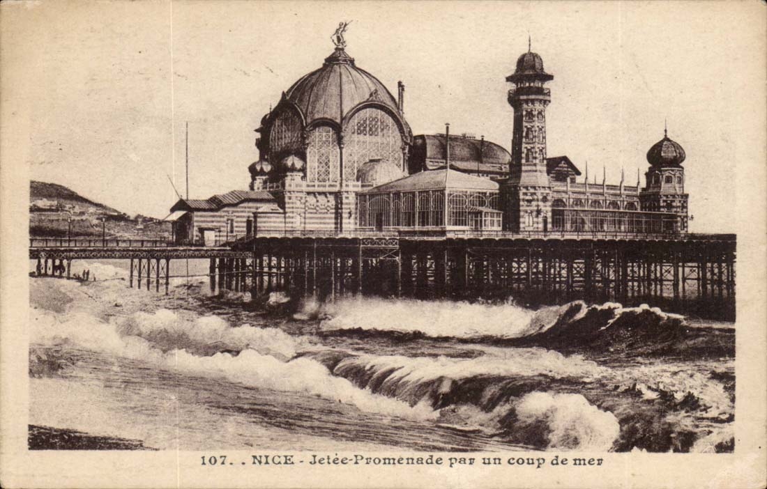 Nice CPA Jetee promenade par un coup de mer