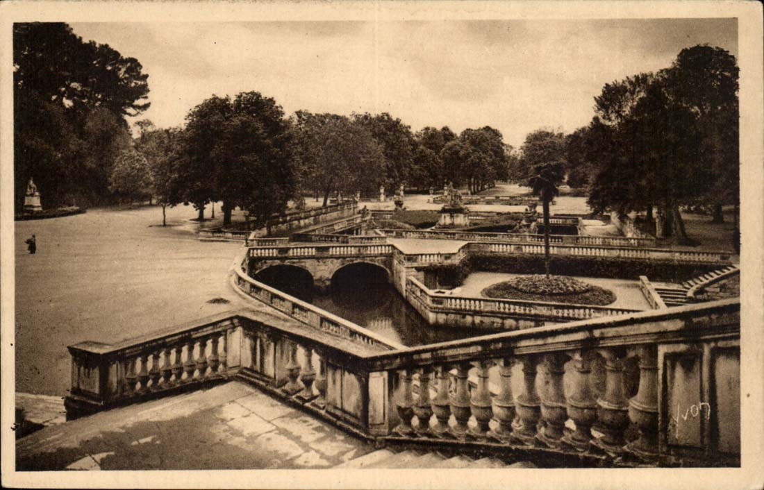 Jardin de la Fontaine — Nîmes (Gard) — Les Éditions d'Art Martel