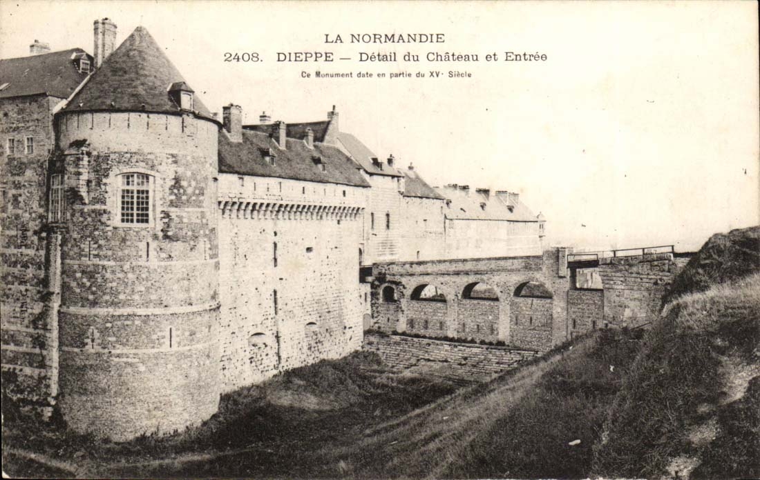 Dieppe CPA Detail du chateau et entree