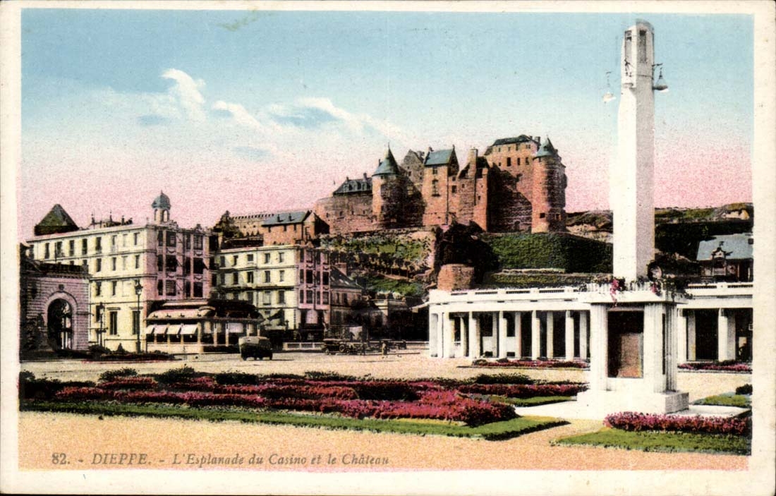 Dieppe CPA L'esplanade du casino et le chateau
