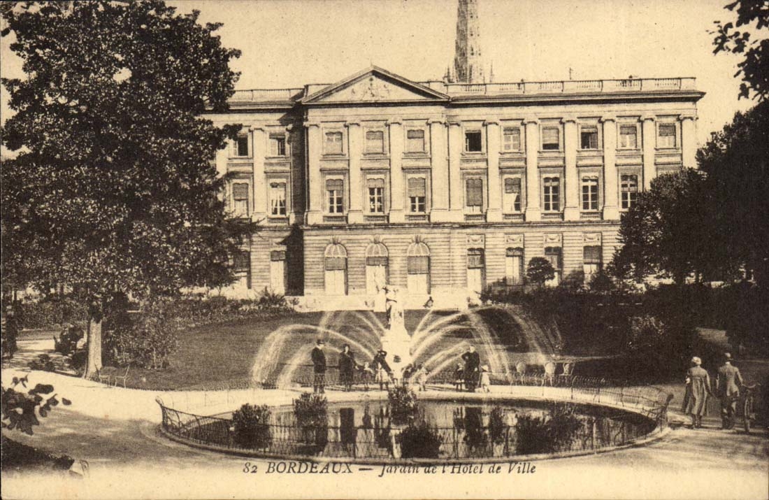 Bordeaux CPA Jardin de l'hotel de ville