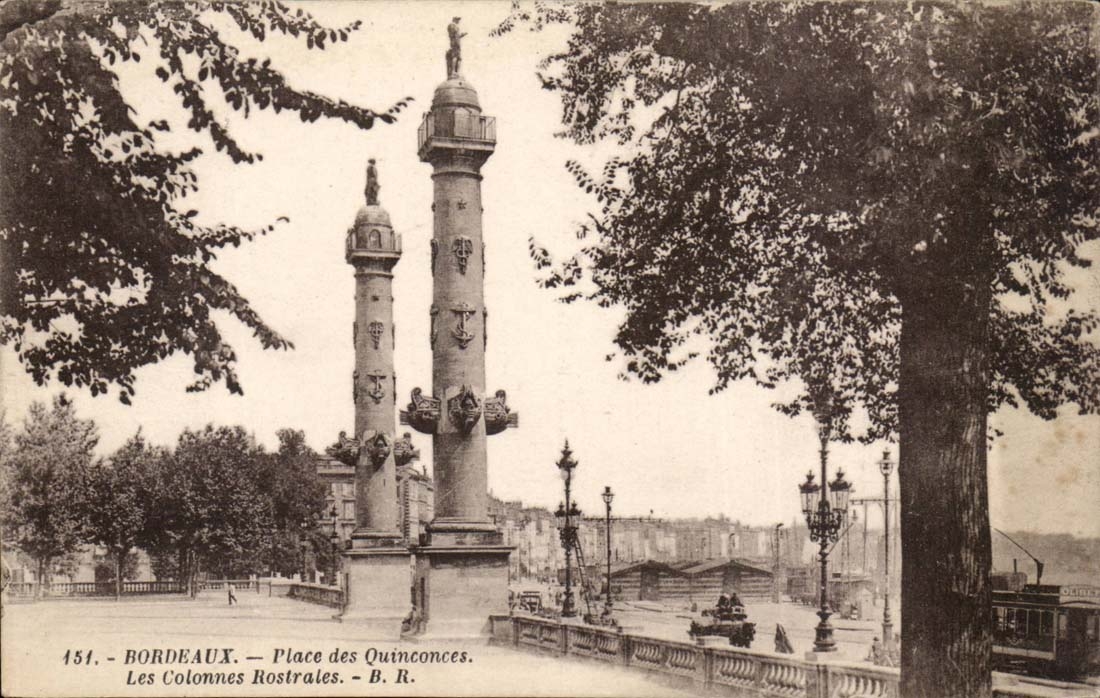 Bordeaux CPA Place des Quinconces Les colonnes rostrales