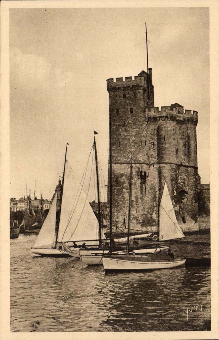 La Rochelle — L'Entrée du Port et la Tour Saint-Nicolas — Les Éditions d'Art YVCN, Paris