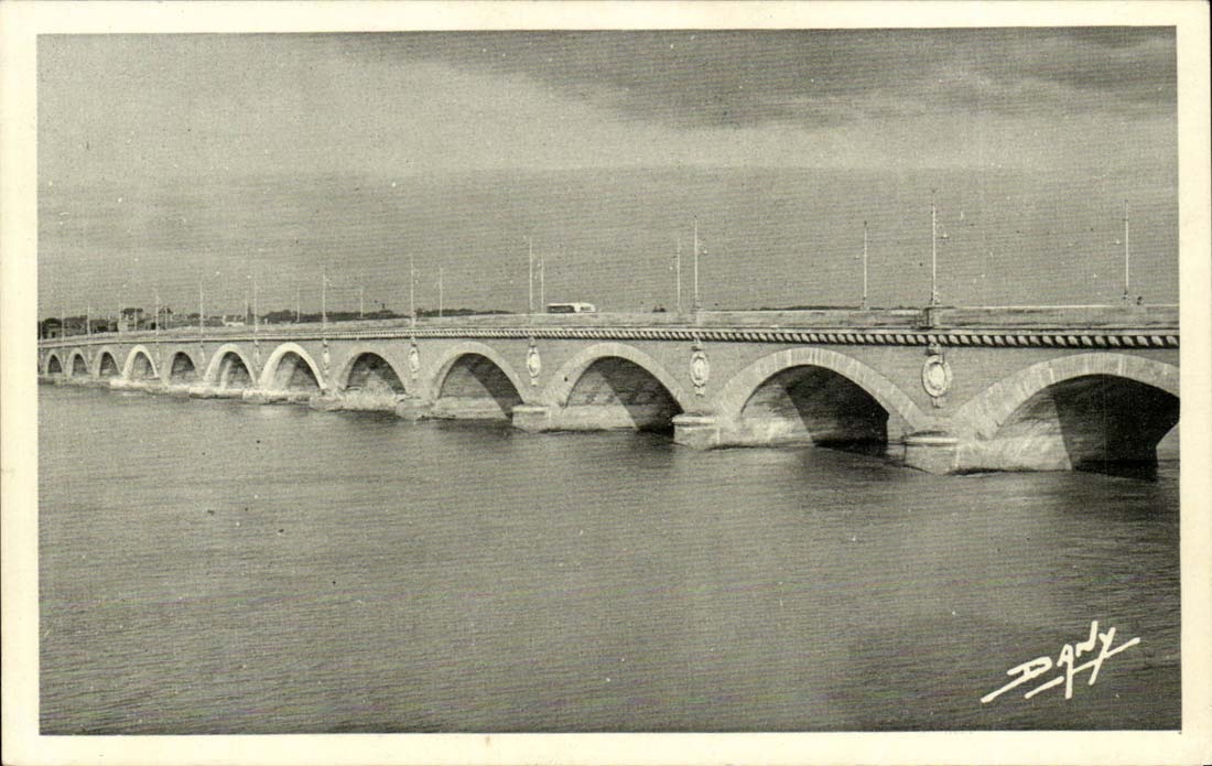 Bordeaux CPA Le pont de pierre