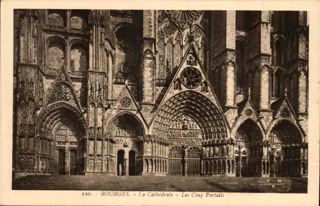 Bourges CPA La cathedrale Les cinq portails