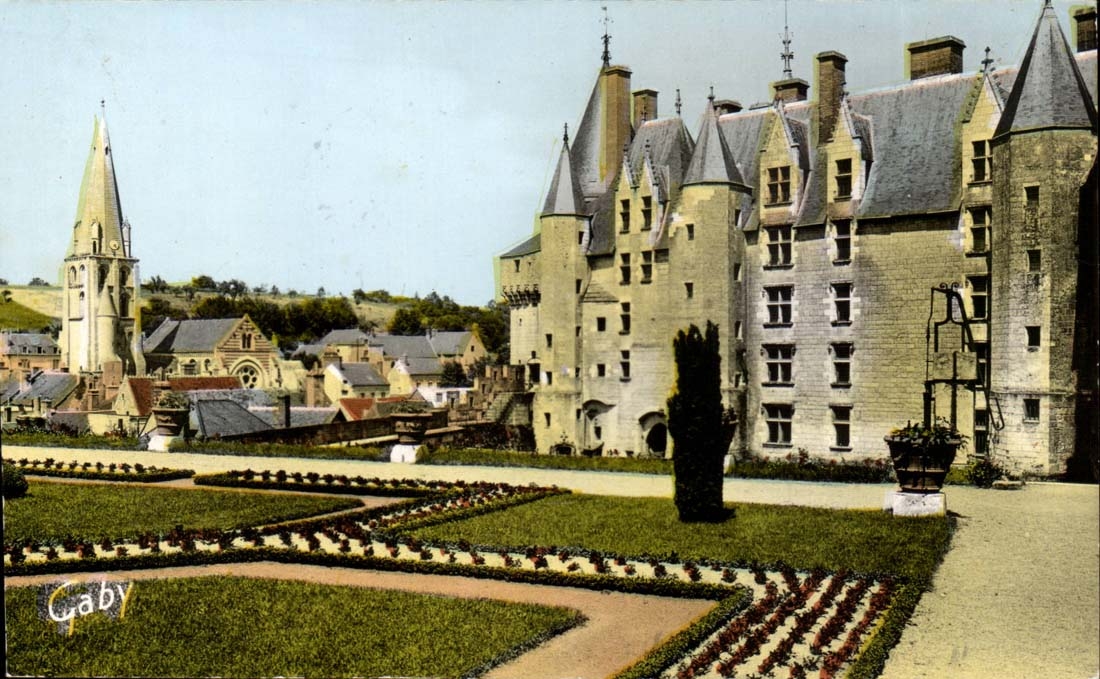 Langeais CPA L'eglise et le chateau
