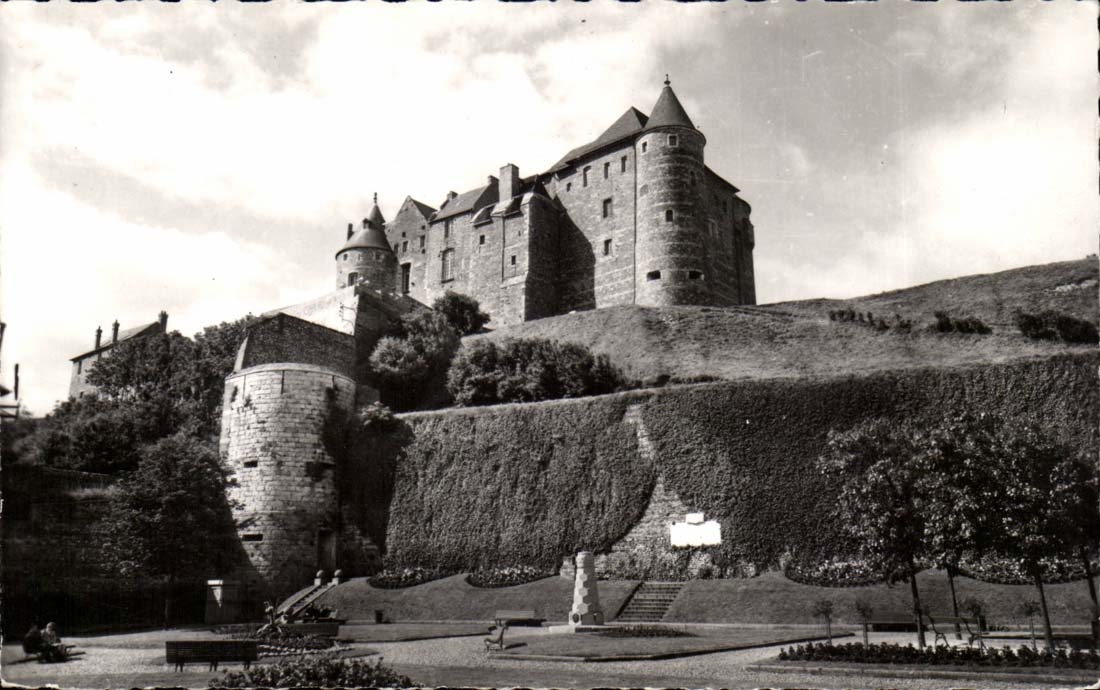 Dieppe CPA le vieux chateau et le square 