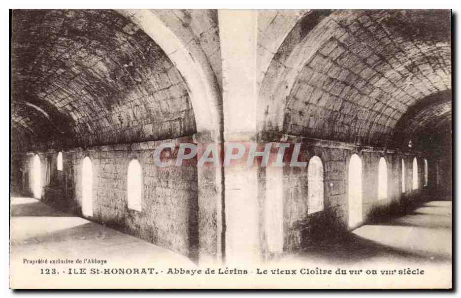 Ile St Honorat CPA Abbaye de Lerins Le vieux cloitre du 7eme ou 8eme