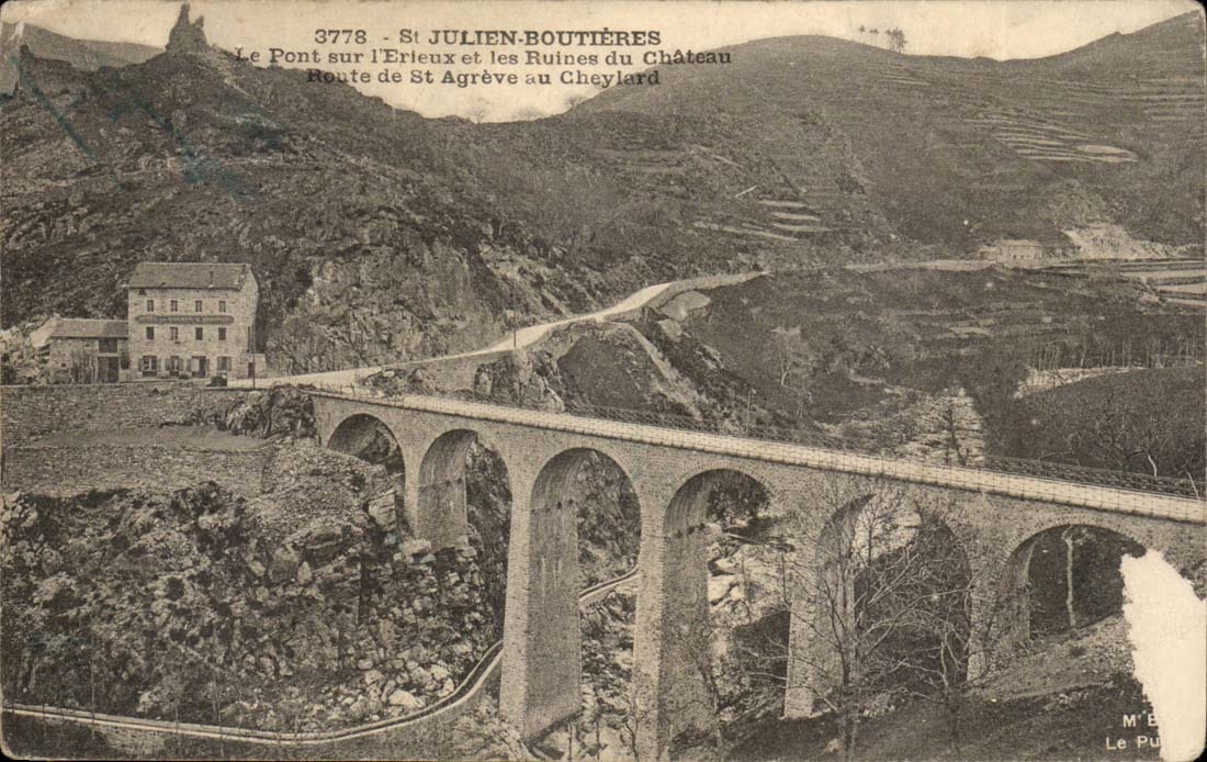 St JULIEN-BOUTIÈRES — Die Brücke über den Erieux und die Ruinen des Schlosses — Route de St Agrève au Cheylard — Nr. 3778