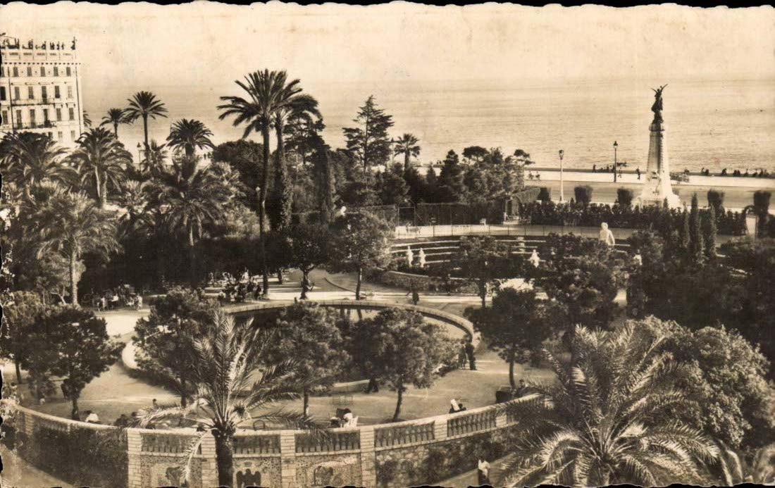 Nice CPA Un coin des jardins Albert 1er