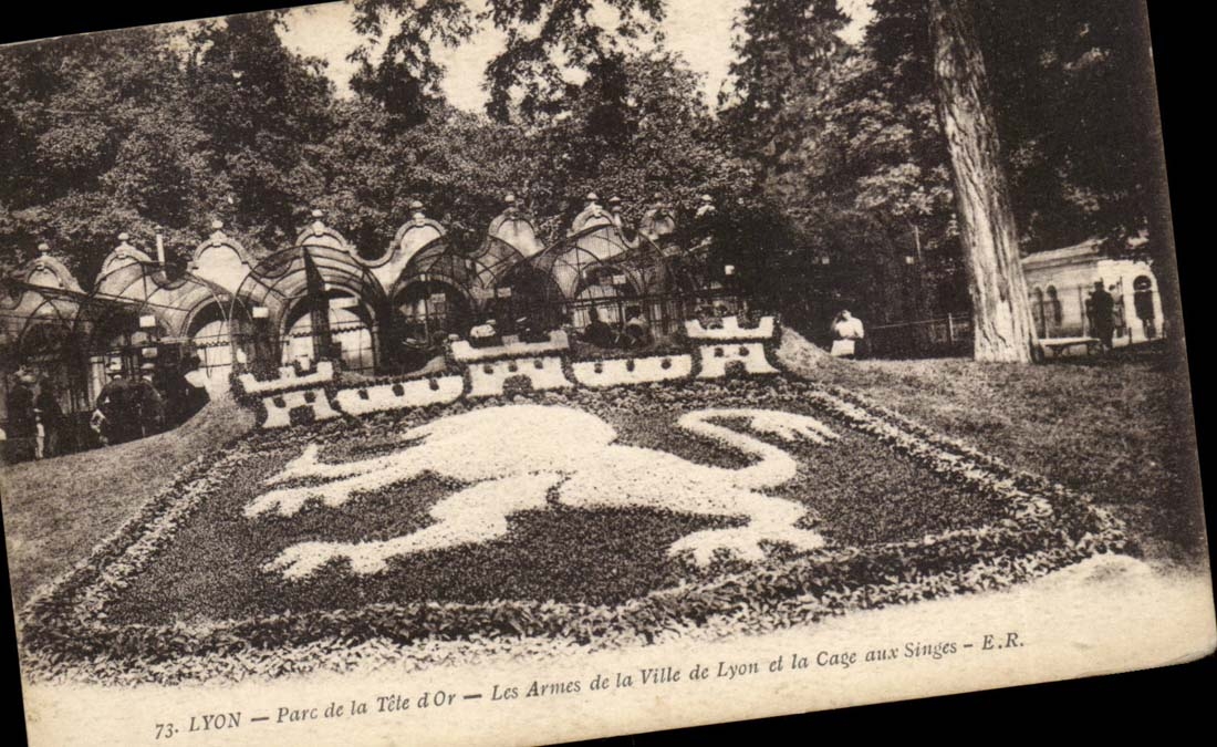 LYON — Parc de la Tête d'Or — Les Armes de la Ville de Lyon et la Cage aux Singes — E.R.