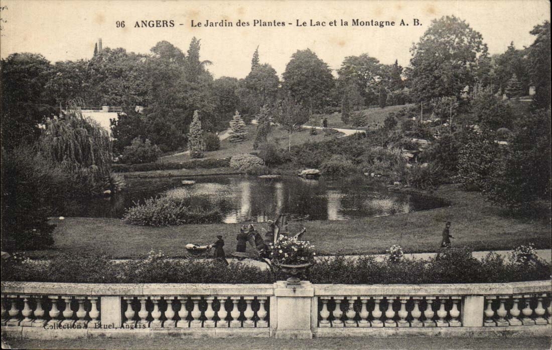 Angers CPA Le jardin des plantes Le lac et la montagne