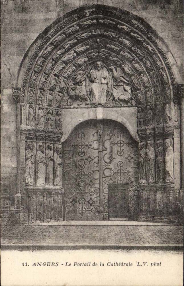 Angers CPA Le portail de la cathedrale 