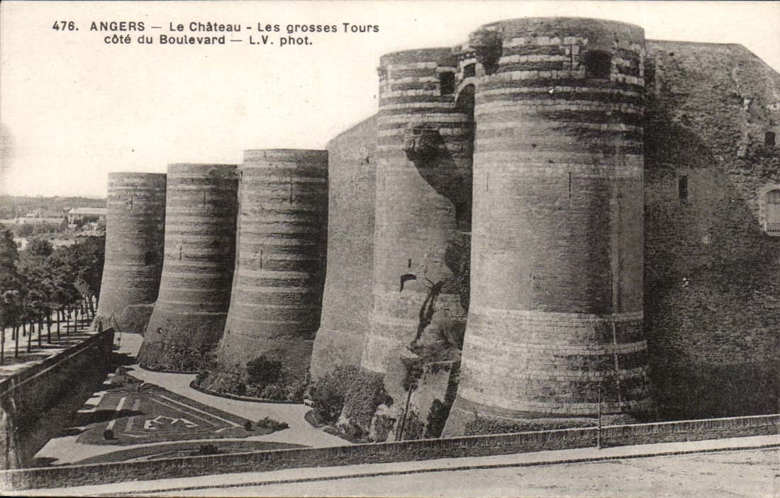 Angers CPA Le chateau Les grosses tours cote du boulevard